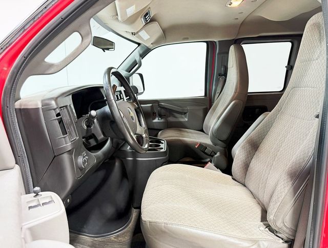 2017 Chevrolet Express Passenger RWD 3500 135" LT w/1LT - 22916351 - 23