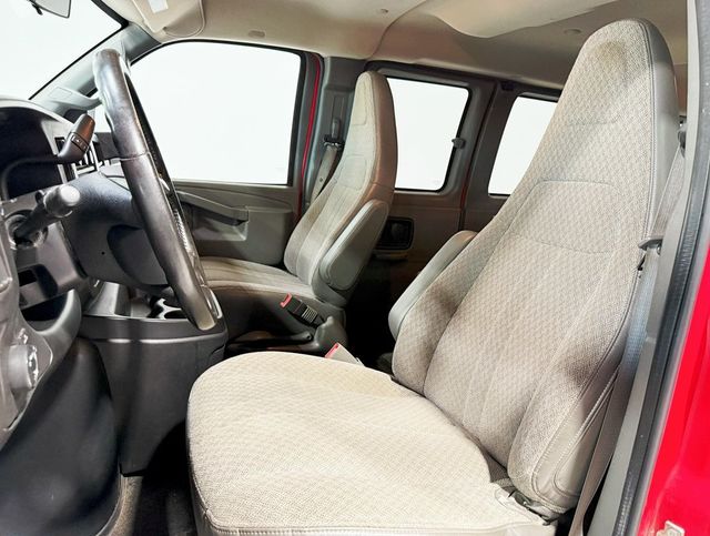 2017 Chevrolet Express Passenger RWD 3500 135" LT w/1LT - 22916351 - 24