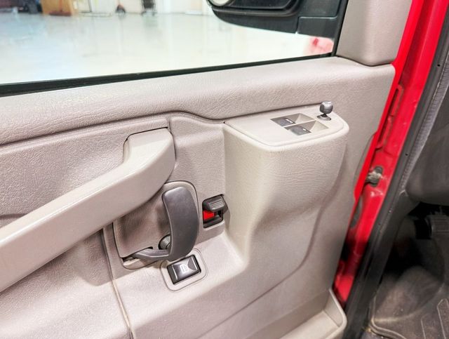 2017 Chevrolet Express Passenger RWD 3500 135" LT w/1LT - 22916351 - 27