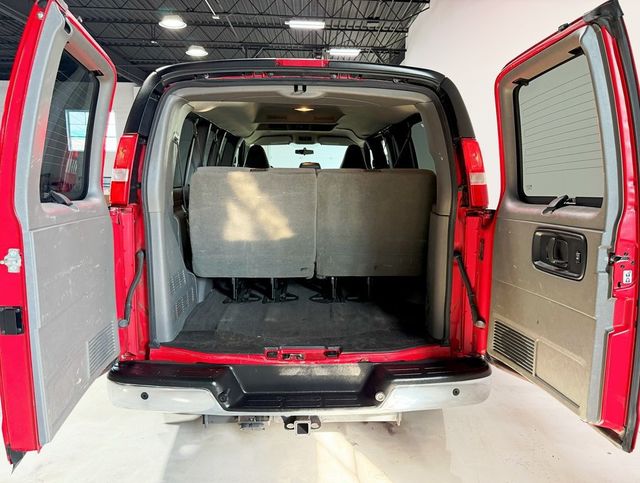 2017 Chevrolet Express Passenger RWD 3500 135" LT w/1LT - 22916351 - 28