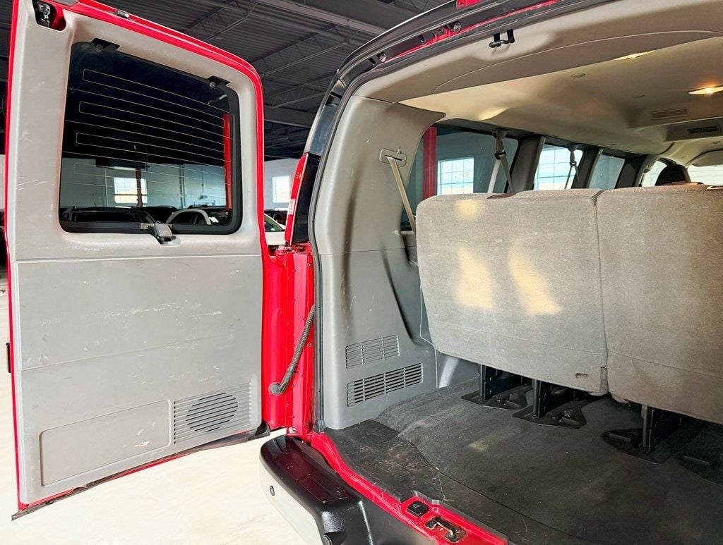 2017 Chevrolet Express Passenger 3500 Van photo 26
