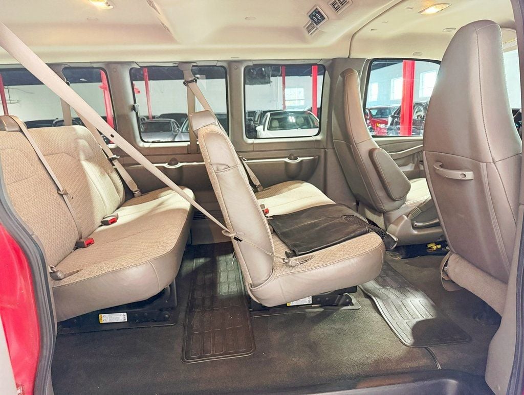 2017 Chevrolet Express Passenger 3500 Van photo 28