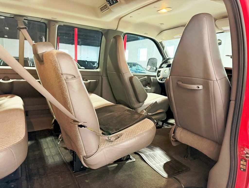 2017 Chevrolet Express Passenger 3500 Van photo 29