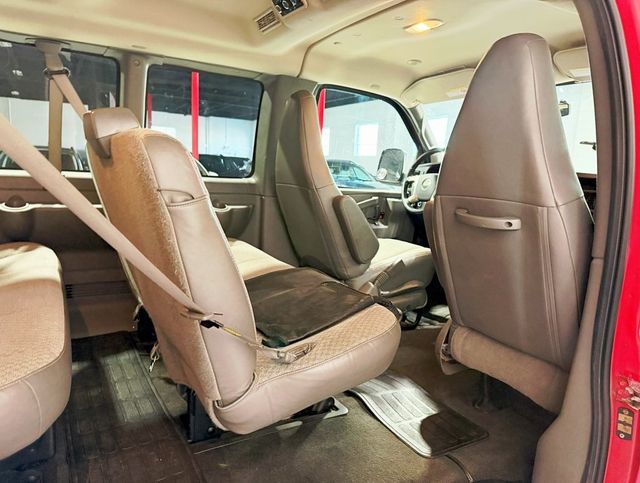 2017 Chevrolet Express Passenger RWD 3500 135" LT w/1LT - 22916351 - 33