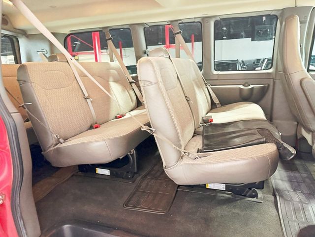 2017 Chevrolet Express Passenger RWD 3500 135" LT w/1LT - 22916351 - 34