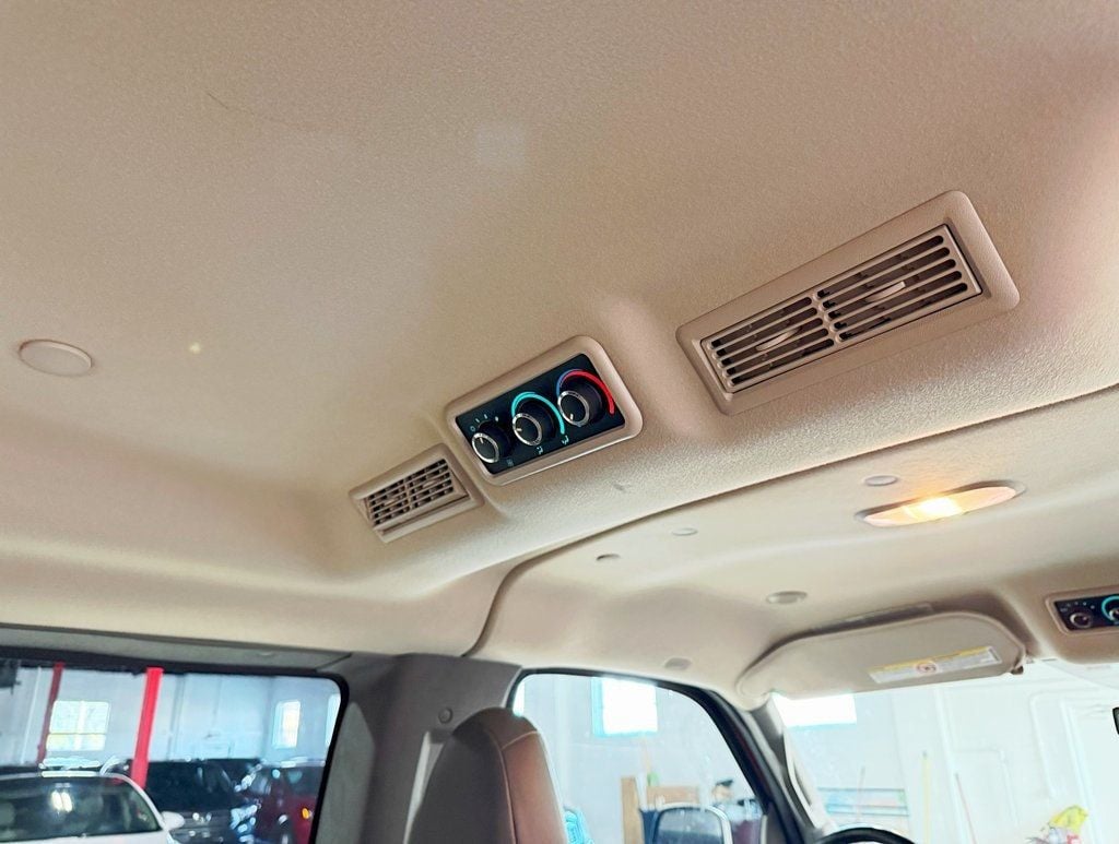 2017 Chevrolet Express Passenger 3500 Van photo 31