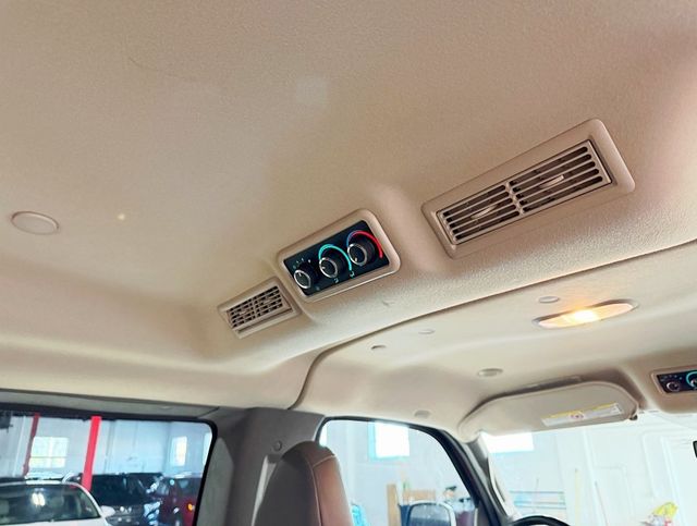 2017 Chevrolet Express Passenger RWD 3500 135" LT w/1LT - 22916351 - 35