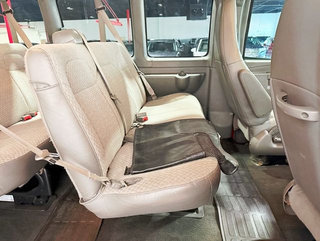 2017 Chevrolet Express Passenger RWD 3500 135" LT w/1LT - 22916351 - 36