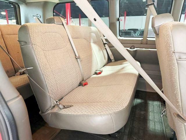 2017 Chevrolet Express Passenger RWD 3500 135" LT w/1LT - 22916351 - 37