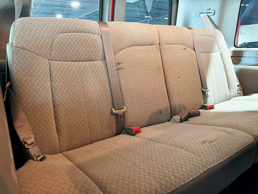 2017 Chevrolet Express Passenger 3500 Van photo 34
