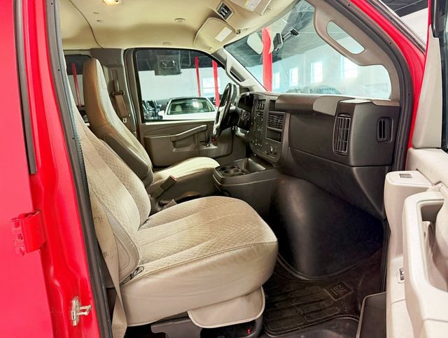 2017 Chevrolet Express Passenger RWD 3500 135" LT w/1LT - 22916351 - 39