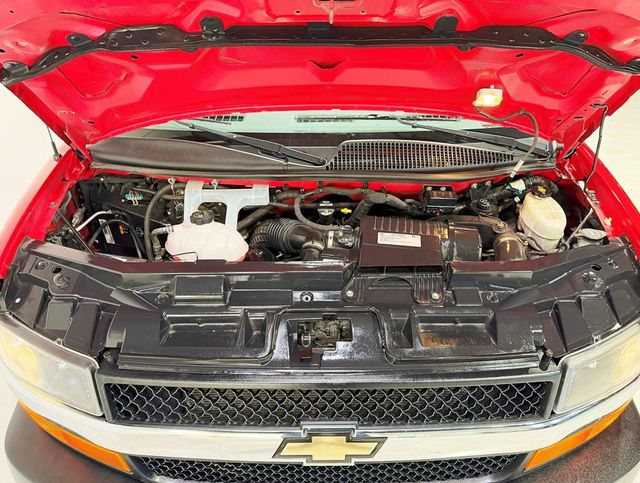 2017 Chevrolet Express Passenger RWD 3500 135" LT w/1LT - 22916351 - 41