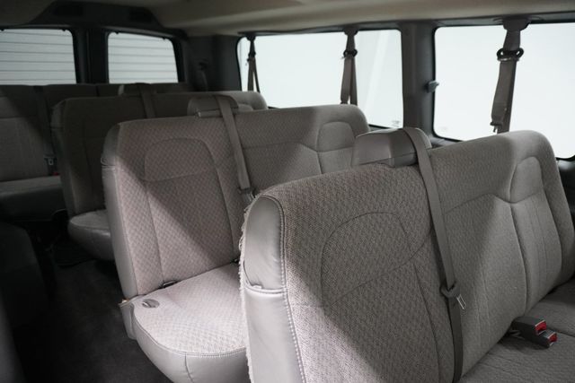 2017 Chevrolet Express Passenger RWD 3500 155" LT w/1LT - 22945577 - 9