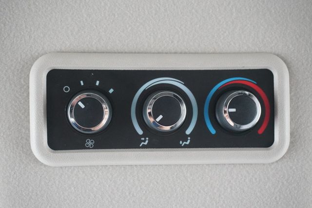 2017 Chevrolet Express Passenger RWD 3500 155" LT w/1LT - 22945577 - 13