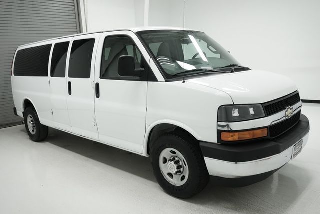 2017 Chevrolet Express Passenger RWD 3500 155" LT w/1LT - 22945577 - 2