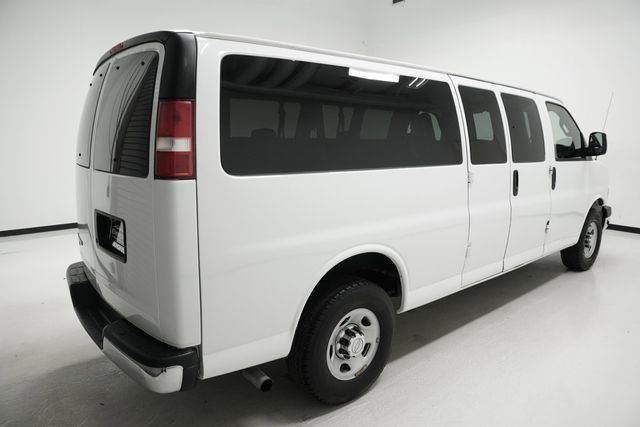 2017 Chevrolet Express Passenger RWD 3500 155" LT w/1LT - 22945577 - 3