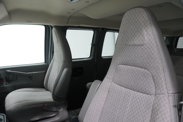 2017 Chevrolet Express Passenger RWD 3500 155" LT w/1LT - 22945577 - 8