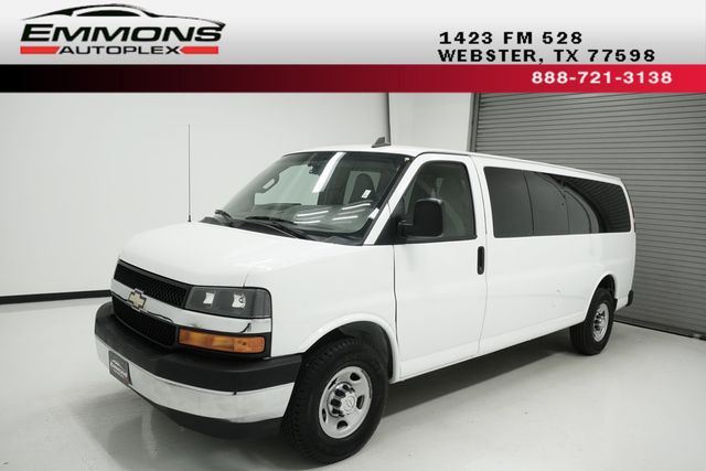 2017 Chevrolet Express Passenger RWD 3500 155" LT w/1LT - 23001698 - 0