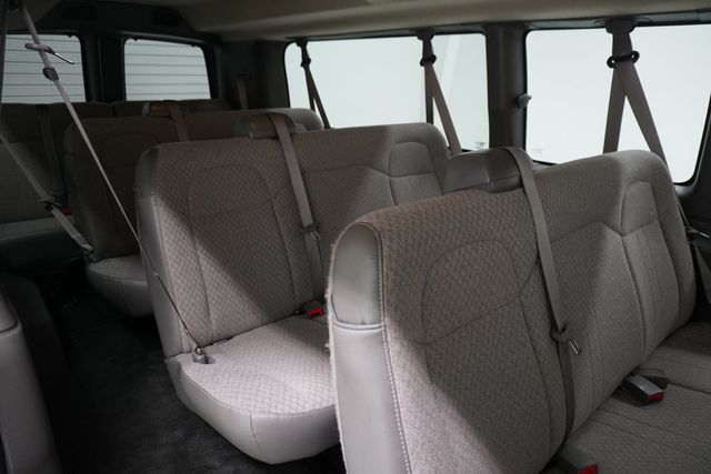 2017 Chevrolet Express Passenger RWD 3500 155" LT w/1LT - 23001698 - 10