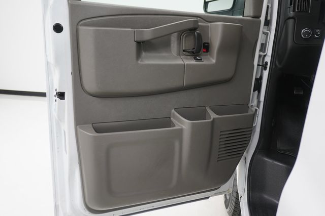 2017 Chevrolet Express Passenger RWD 3500 155" LT w/1LT - 23001698 - 11