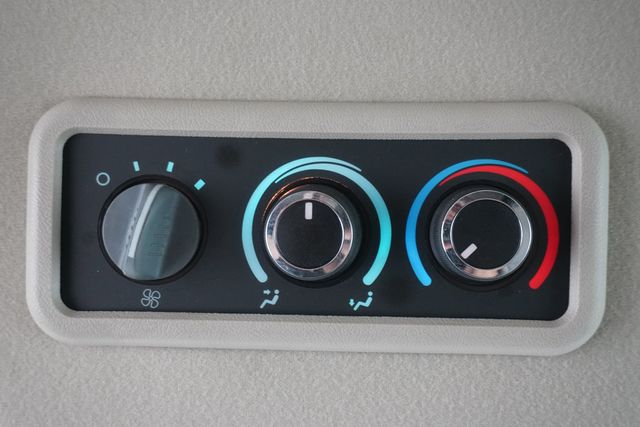 2017 Chevrolet Express Passenger RWD 3500 155" LT w/1LT - 23001698 - 16