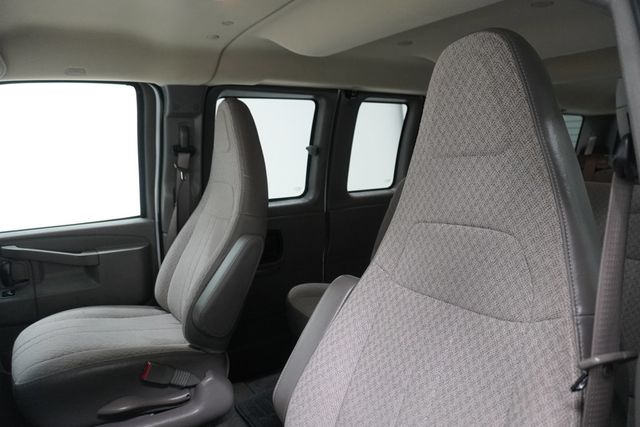 2017 Chevrolet Express Passenger RWD 3500 155" LT w/1LT - 23001698 - 8