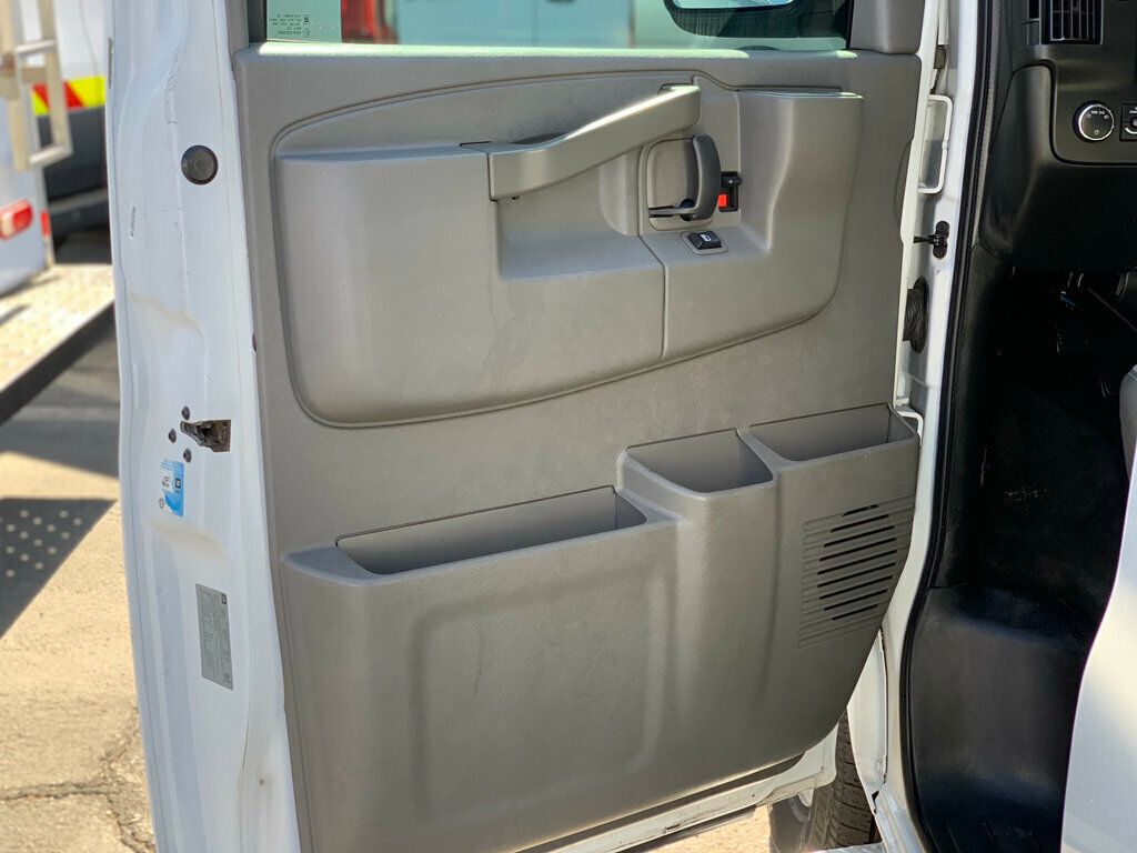 2017 Chevrolet Express Passenger RWD 3500 155" LT w/1LT - 22979026 - 20