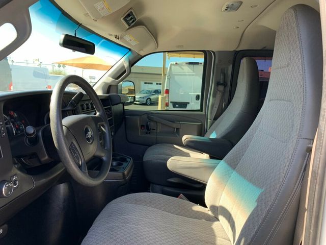 2017 Chevrolet Express Passenger RWD 3500 155" LT w/1LT - 22979026 - 22