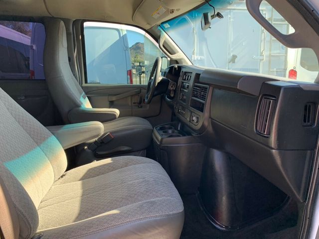 2017 Chevrolet Express Passenger RWD 3500 155" LT w/1LT - 22979026 - 26