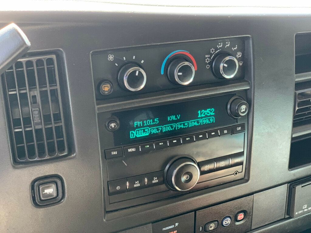 2017 Chevrolet Express Passenger RWD 3500 155" LT w/1LT - 22979026 - 33