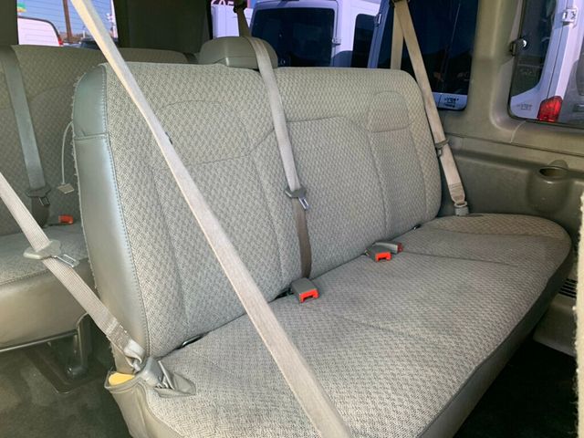 2017 Chevrolet Express Passenger RWD 3500 155" LT w/1LT - 22979026 - 4