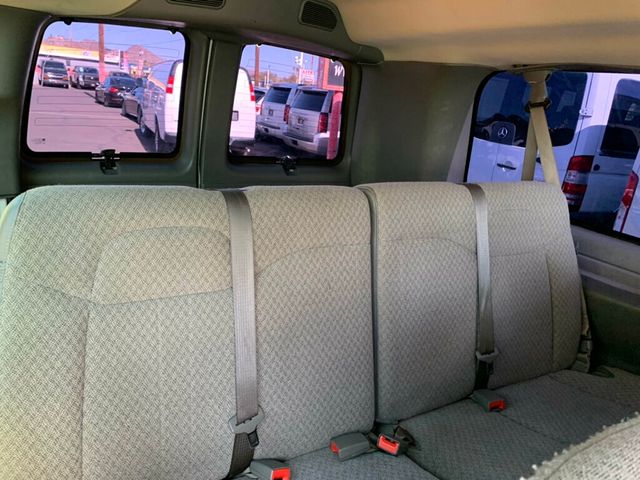 2017 Chevrolet Express Passenger RWD 3500 155" LT w/1LT - 22979026 - 5