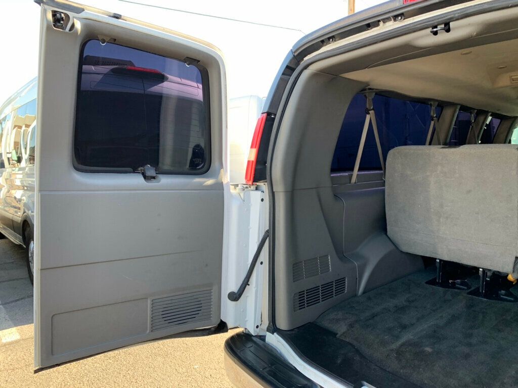 2017 Chevrolet Express Passenger RWD 3500 155" LT w/1LT - 22979026 - 7