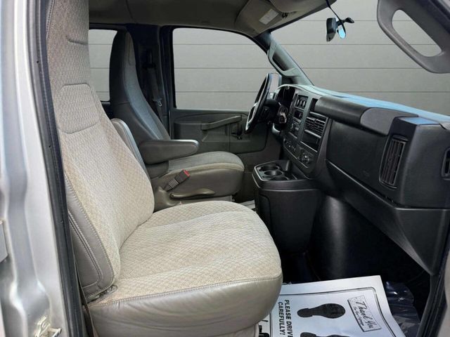 2017 Chevrolet Express Passenger RWD 3500 155" LT w/1LT - 22929246 - 12