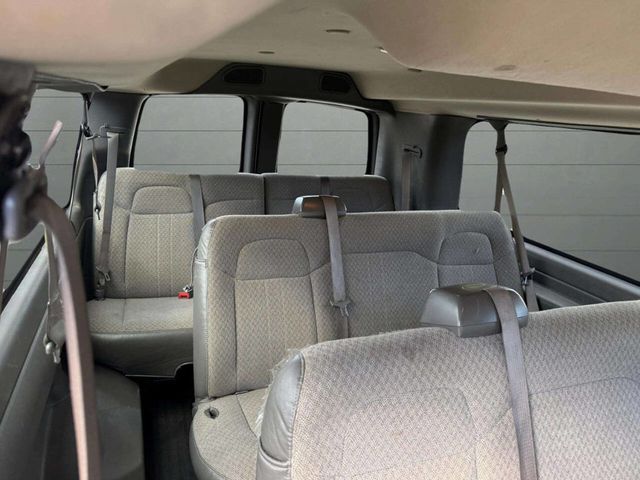 2017 Chevrolet Express Passenger RWD 3500 155" LT w/1LT - 22929246 - 17