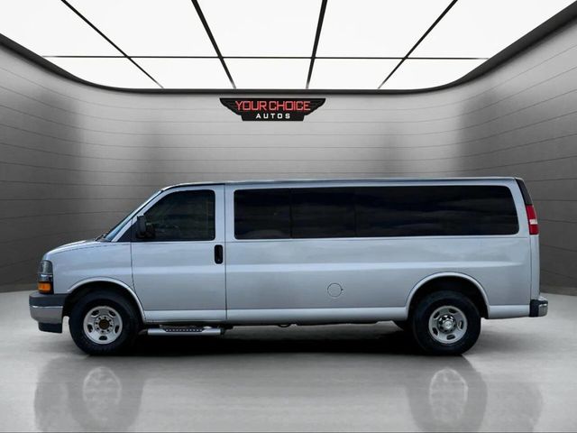 2017 Chevrolet Express Passenger RWD 3500 155" LT w/1LT - 22929246 - 1