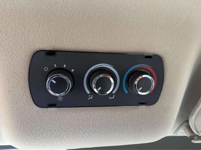 2017 Chevrolet Express Passenger RWD 3500 155" LT w/1LT - 22929246 - 26