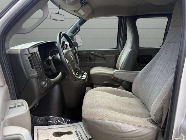 2017 Chevrolet Express Passenger RWD 3500 155" LT w/1LT - 22929246 - 8