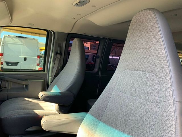 2017 Chevrolet Express Passenger RWD 3500 155" LT w/1LT Passenger - 22979026 - 24