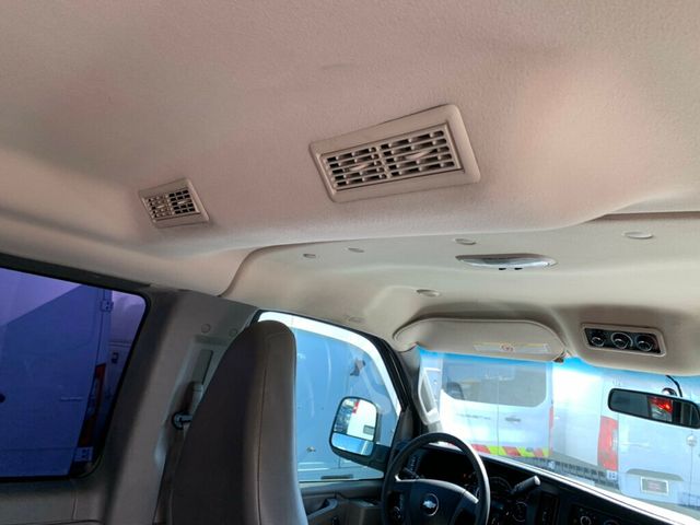 2017 Chevrolet Express Passenger RWD 3500 155" LT w/1LT Passenger - 22979026 - 29