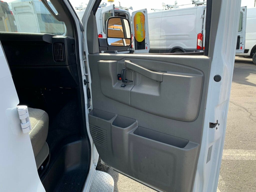 2017 Chevrolet Express Passenger RWD 3500 155" LT w/1LT Passenger - 22989344 - 23