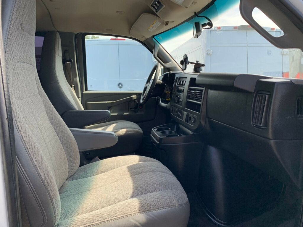 2017 Chevrolet Express Passenger RWD 3500 155" LT w/1LT Passenger - 22989344 - 24