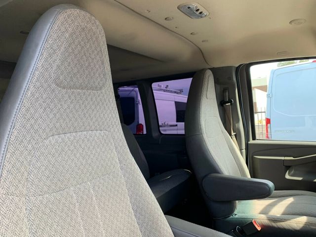 2017 Chevrolet Express Passenger RWD 3500 155" LT w/1LT Passenger - 22989344 - 26