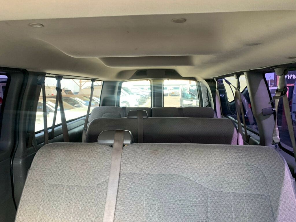 2017 Chevrolet Express Passenger RWD 3500 155" LT w/1LT Passenger - 22989344 - 2