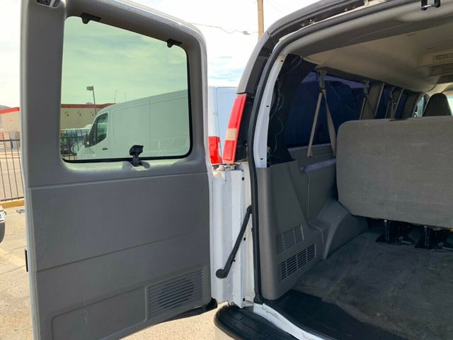 2017 Chevrolet Express Passenger RWD 3500 155" LT w/1LT Passenger - 22989344 - 31