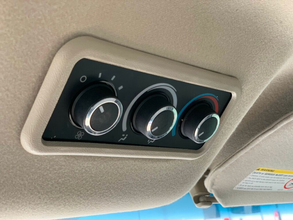 2017 Chevrolet Express Passenger RWD 3500 155" LT w/1LT Passenger - 22989344 - 36