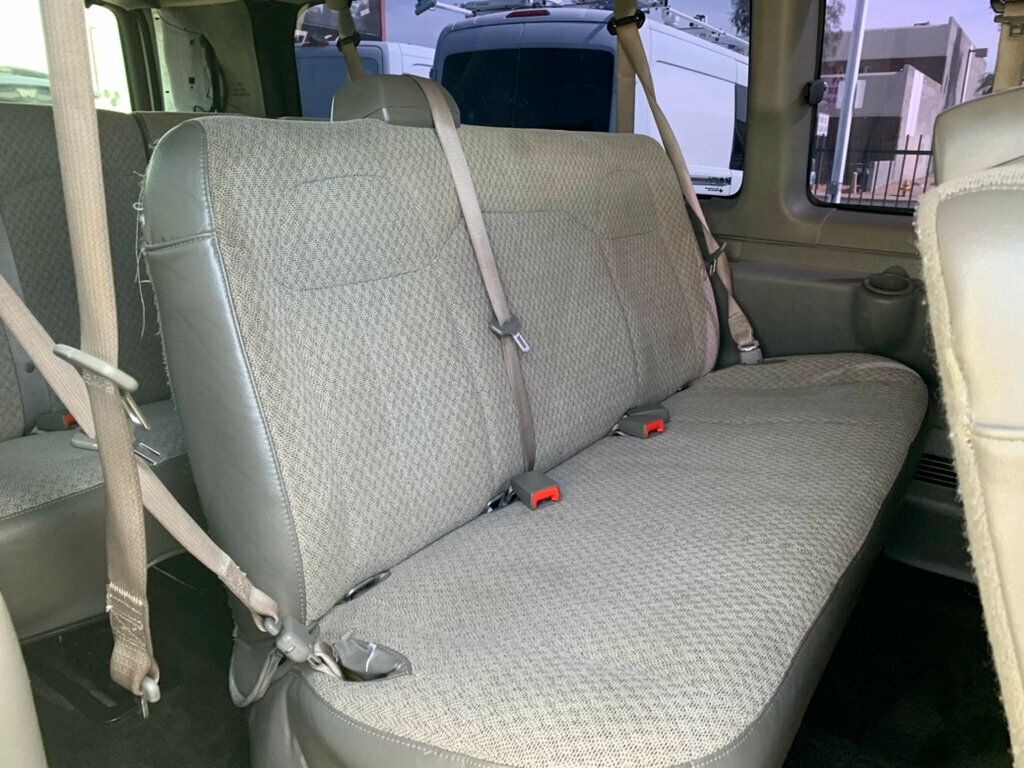 2017 Chevrolet Express Passenger RWD 3500 155" LT w/1LT Passenger - 22989344 - 5