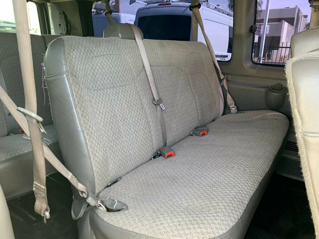 2017 Chevrolet Express Passenger RWD 3500 155" LT w/1LT Passenger - 22989344 - 5