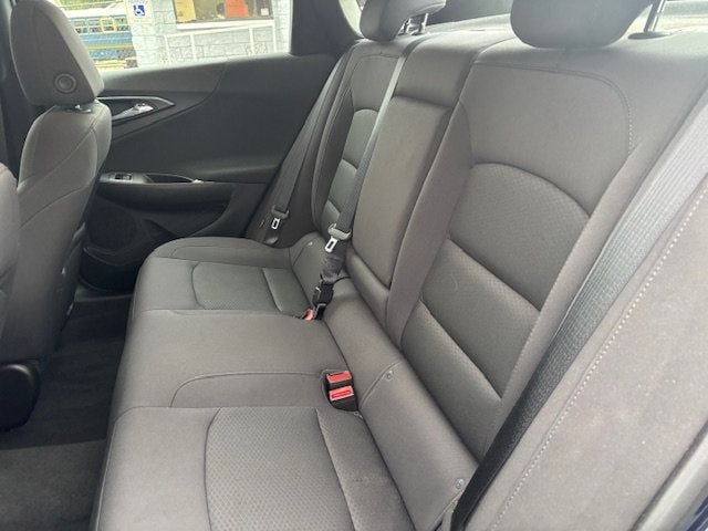 2017 Chevrolet Malibu  - 22914941 - 9