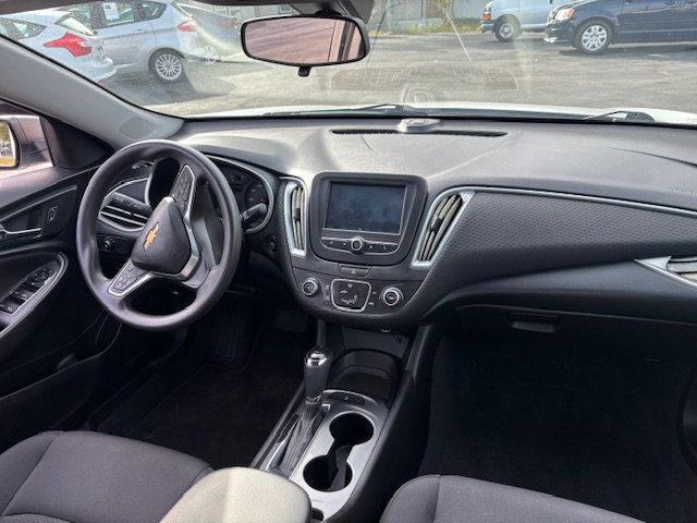2017 Chevrolet Malibu  - 22935894 - 4
